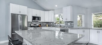 ~OPEN 3/16-18! Beachy Lagoon Getaway! Pool & Spa, Pets OK, Remodeled!~