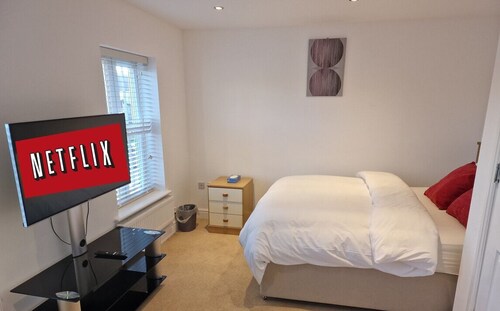 NightRest Homes 6 Bedroom Short & Long Term Stay