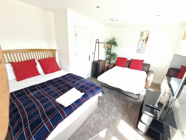 6 habitaciones, tabla de planchar con plancha, wifi y ropa de cama 