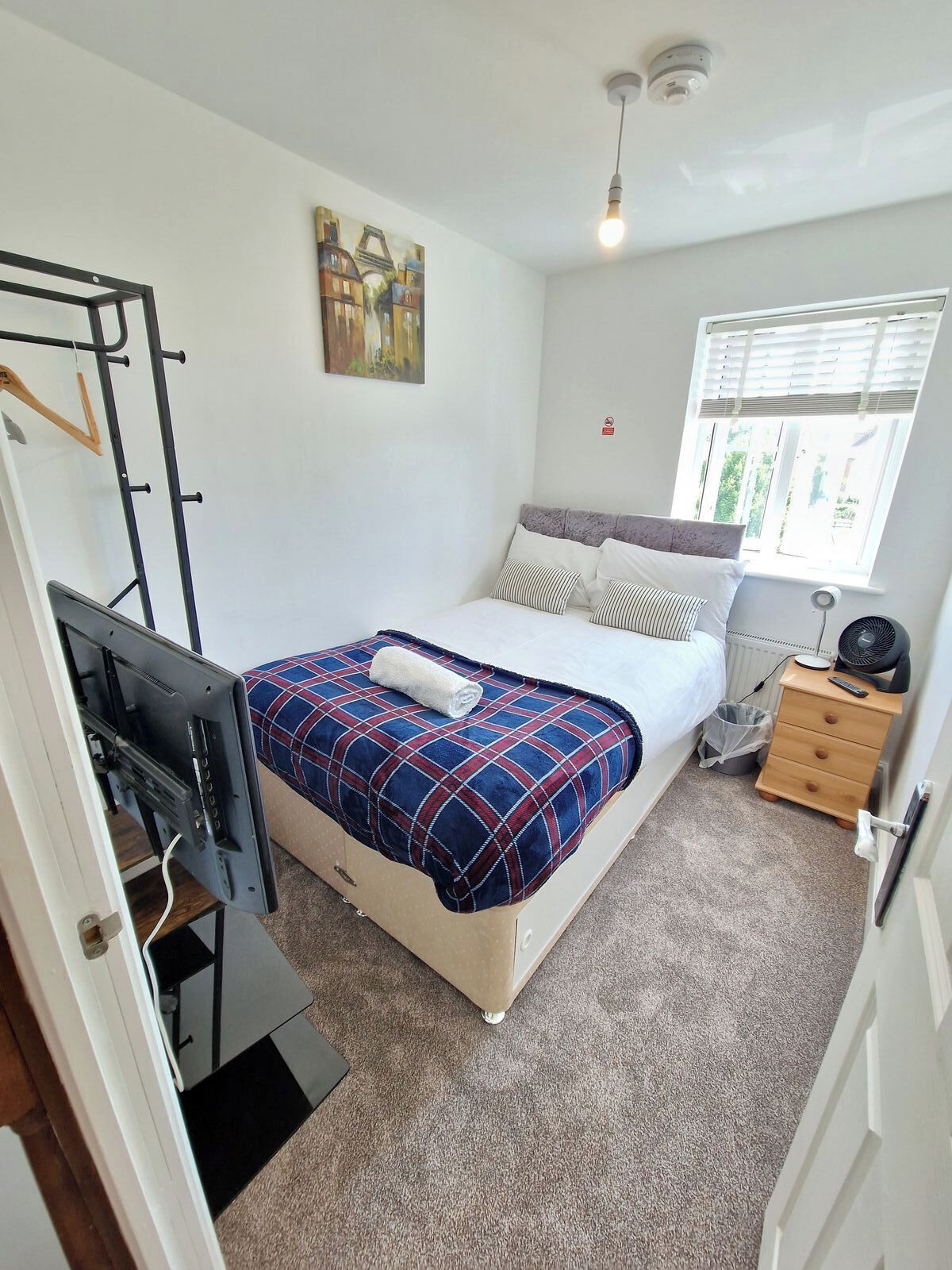6 bedrooms, iron/ironing board, WiFi, bed sheets
