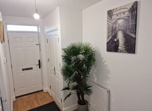 Interior - NightRest Homes 6 Bedroom Short & Long Term Stay (Oxley Park)