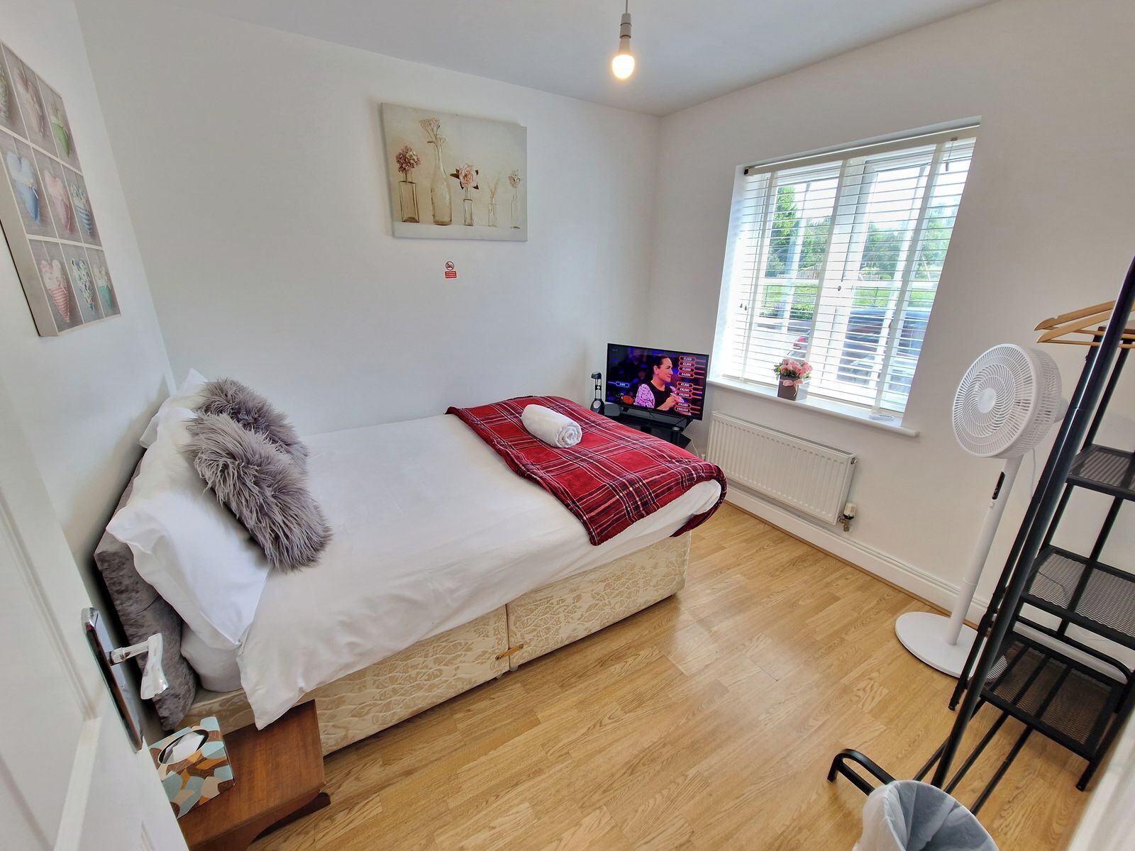 6 bedrooms, iron/ironing board, WiFi, bed sheets