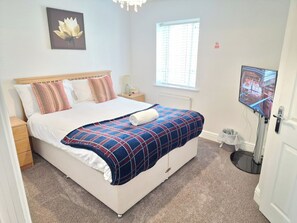 6 habitaciones, tabla de planchar con plancha, wifi y ropa de cama 