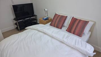 6 habitaciones, tabla de planchar con plancha, wifi y ropa de cama