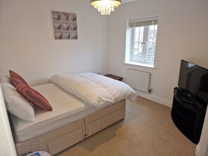 6 slaapkamers, een strijkplank/strijkijzer, wifi, beddengoed