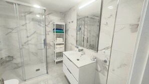 Hair dryer, towels, soap, shampoo - Benal Beach. Beautiful penthouse in first line beach.4 people. 5 swimming pools.  (Benalmadena)