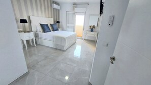 1 makuuhuone, tallelokero huoneessa, silitysrauta/-lauta