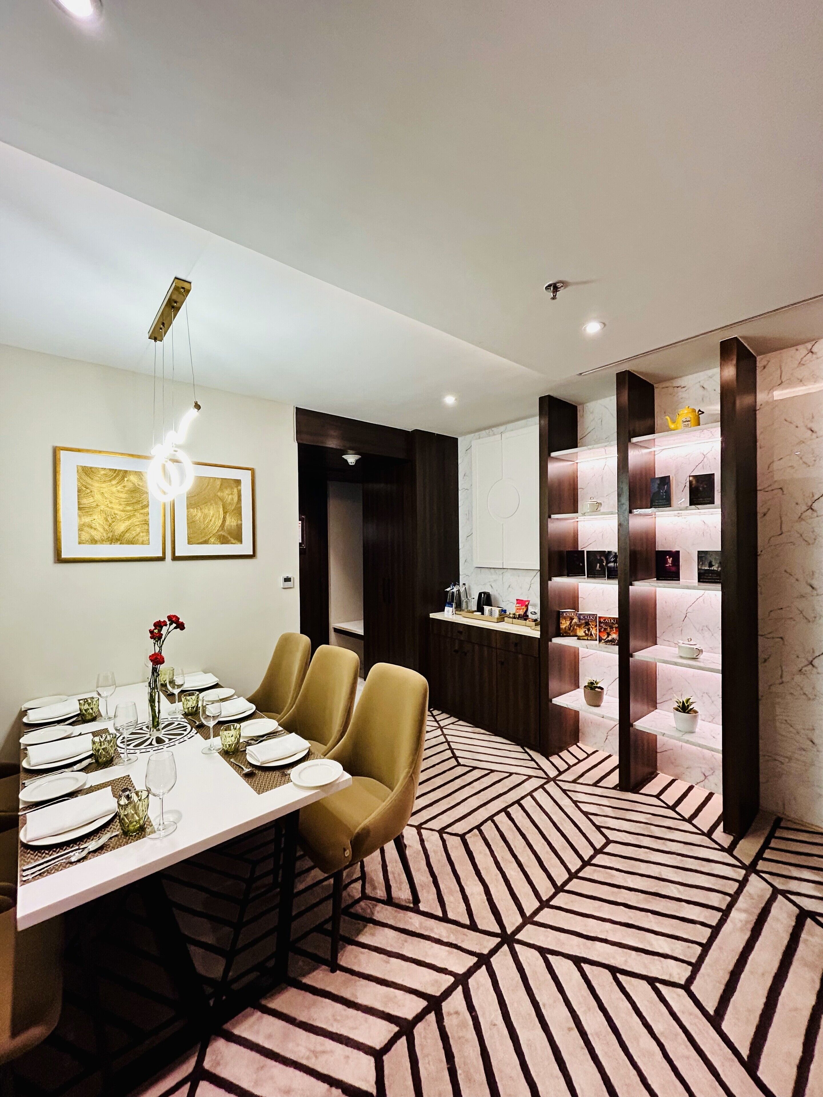 suite, 1 king bed | living area | 43-inch led tv with digital channels