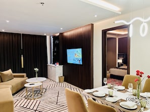 Suite, 1 King Bed | Living area | 43-inch LED TV with digital channels - Fortune Ranjit Vihar, Amritsar - Member ITC Hotels' Group (Amritsar)