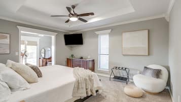 3 chambres, bureau, fer et planche Ă repasser, lit parapluie