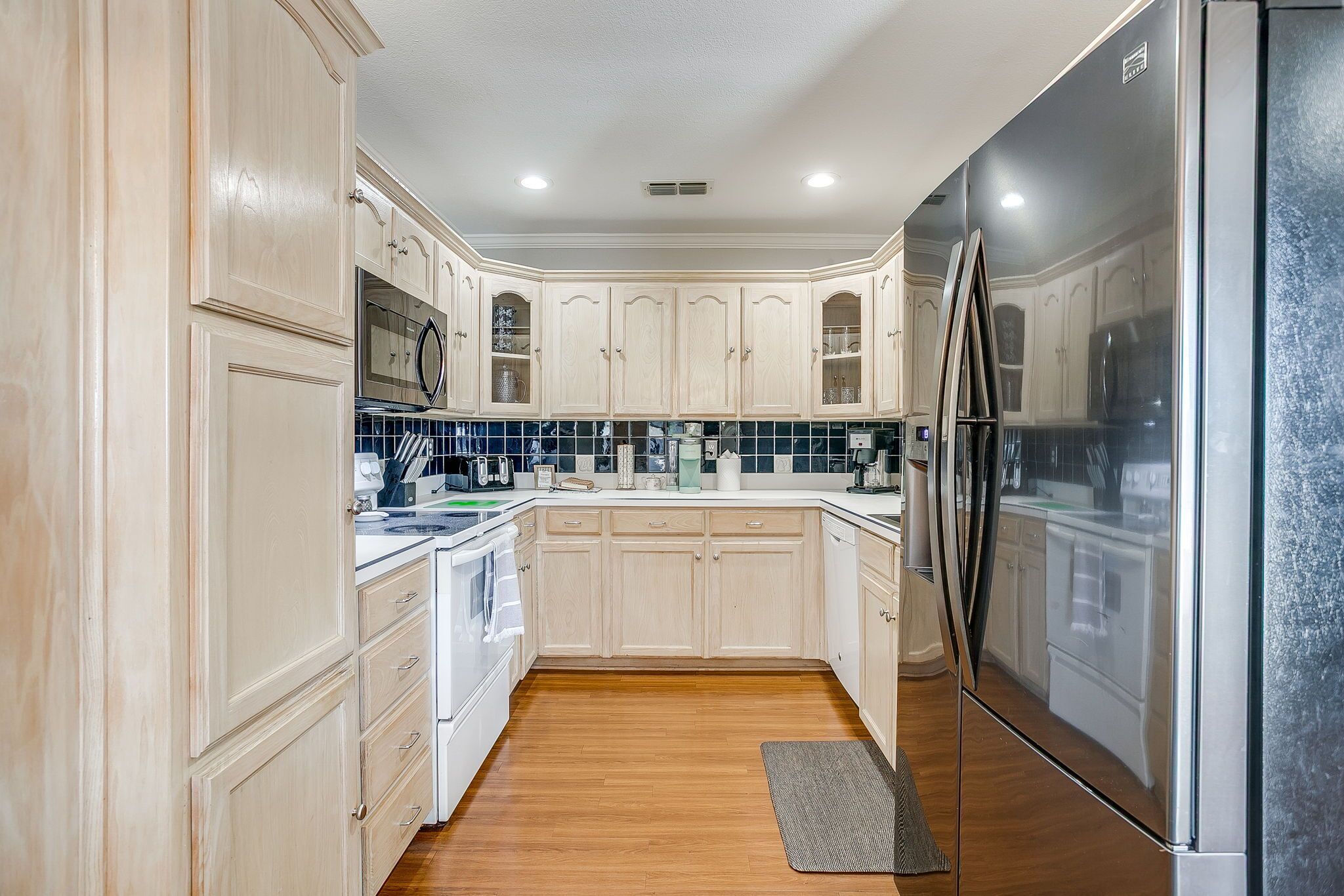 冰箱、微波炉、烤箱、炉灶