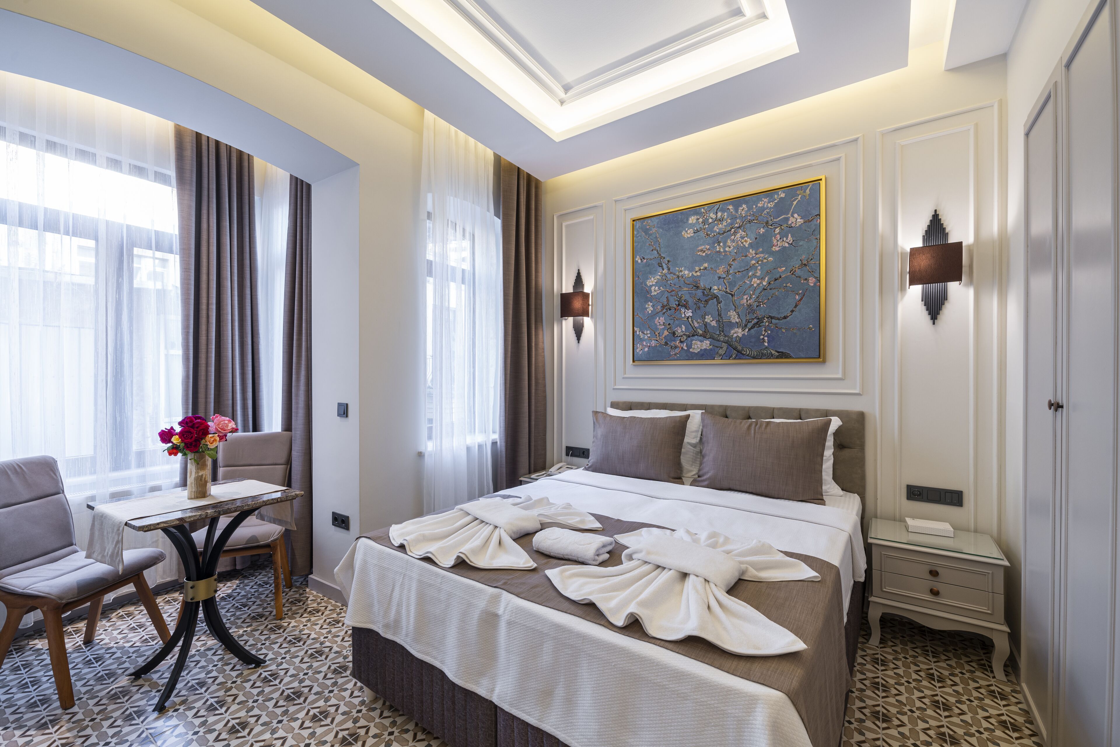 Exclusive Double or Twin Room | Minibar, in-room safe, individually decorated, desk