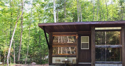 âŠSaunaâŠPet FriendlyâŠ5 min to Lake SuperiorâŠ15 min to downtown GMâŠIn Maple Forest