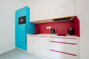 Familienapartment | Eigene Küche | Kühlschrank, Mikrowelle, Ofen, Herdplatte