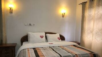 1 bedroom, down comforters, pillowtop beds, desk