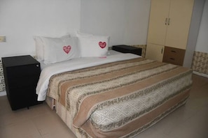 1 Schlafzimmer, Verdunkelungsvorhänge, schallisolierte Zimmer