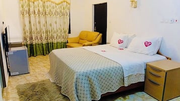 1 bedroom, down comforters, pillowtop beds, desk