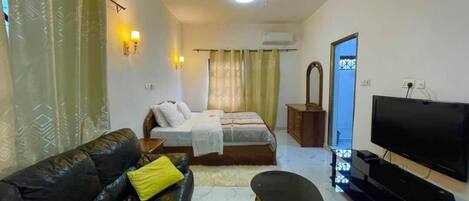 1 bedroom, down comforters, pillowtop beds, desk