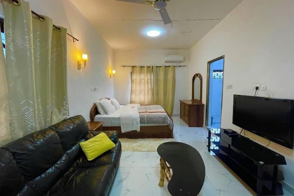 1 bedroom, down comforters, pillowtop beds, desk