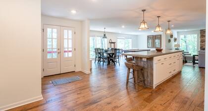 Spacious Eden Isle Retreat | Sleeps 12 | Pool Table | Deck | Near Marina