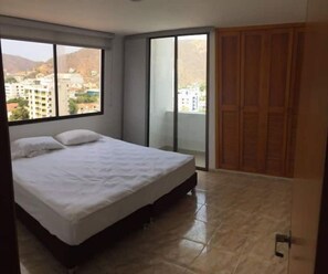 2 bedrooms, in-room safe, desk, iron/ironing board