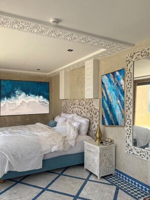 Deluxe Triple Room | In-room safe, individually decorated, individually furnished, desk