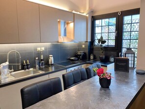 Apartment, Mehrere Betten | Eigene Küche | Mikrowelle, Ofen, Herdplatte, Wasserkocher