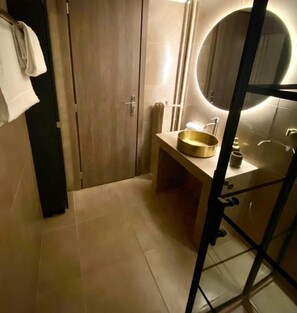 Apartment, Mehrere Betten | Badezimmer | Dusche, Haartrockner, Handtücher