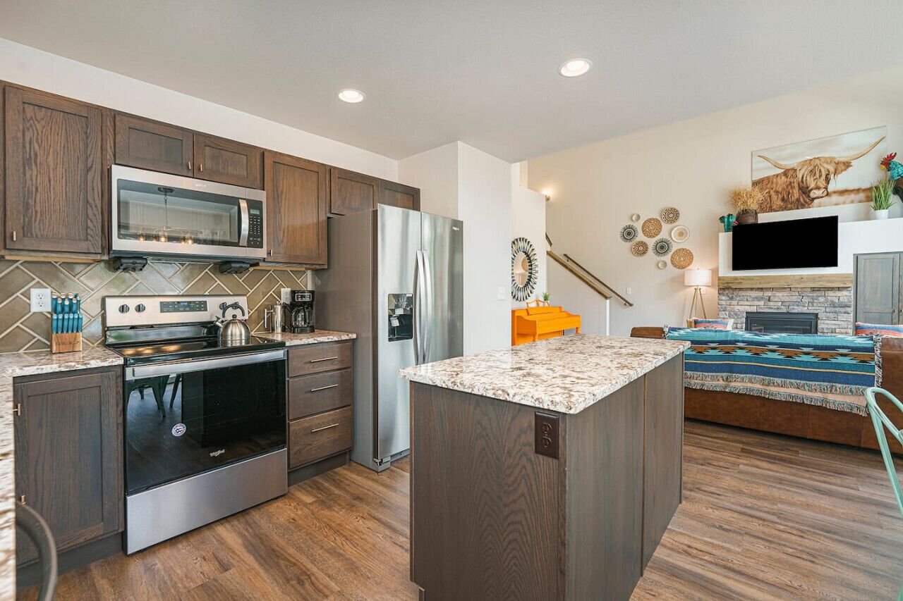 ثلاجة، ميكروويف، فرن، موقد طهي مسطح