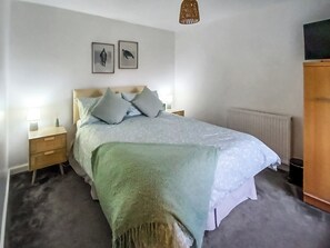 3 bedrooms, free WiFi, bed sheets - 3 bedroom accommodation in Fraserburgh (Fraserburgh)