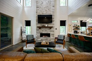 TV, fireplace