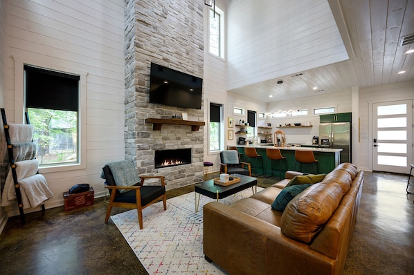 TV, fireplace