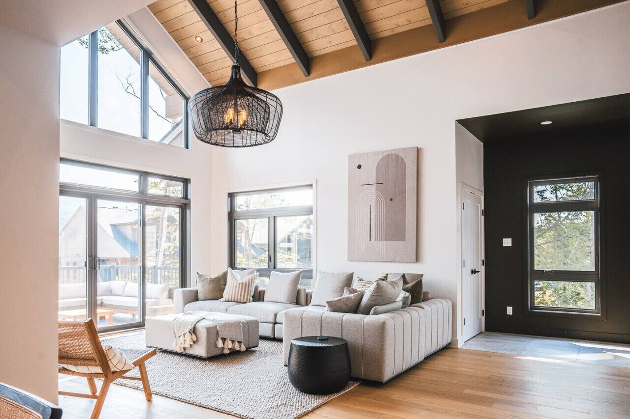 Smart TV, fireplace, stereo