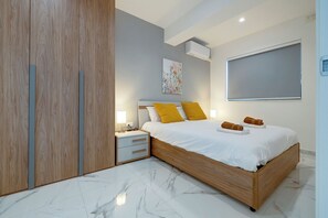 2 Schlafzimmer, Bügeleisen/Bügelbrett