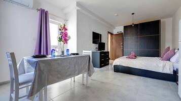 1 bedroom, iron/ironing board, free Internet