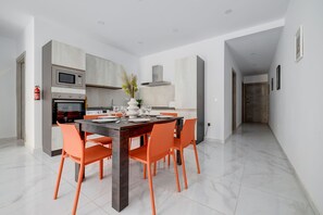 Dining - Modern Family Holiday Retreat in Gzira (Gzira)