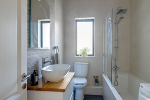 Baignoire, sèche-cheveux