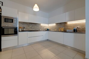 Refrigerador, microondas, horno y tostadora 