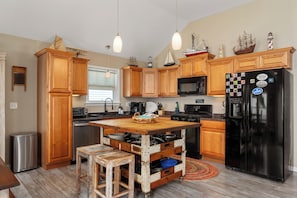 Fridge, microwave, oven, stovetop -  WATERFRONT Property on KDH Bike Path with water access, bikes, kayak, and canoe (Kill Devil Hills)