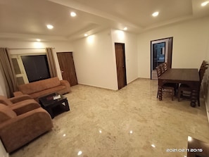 Interior - The Open Nest - Mashobra (Mashobra)