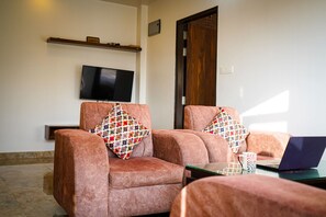 Interior - The Open Nest - Mashobra (Mashobra)