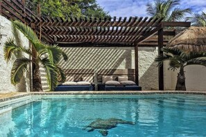 10 outdoor pools