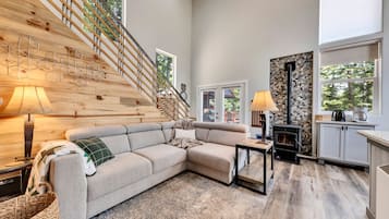 Smart TV, fireplace, DVD player