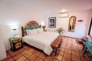 デラックス ルーム | 高級寝具、テンピュール、ミニバー、客室ごとに異なる装飾