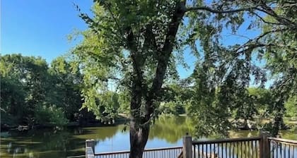 Relax at spacious 4 bedroom private lake home in Chaffee Crossing!