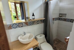 Deluxe-Doppel- oder -Zweibettzimmer | Daunenbettdecken, kostenloses WLAN, Bettwäsche