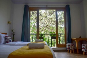 Deluxe Double or Twin Room | Down comforters, free WiFi, bed sheets