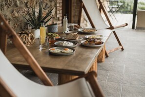 Free daily cooked-to-order breakfast