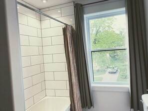 Hair dryer, towels, soap, shampoo - Large 3 bedroom house in downtown Corner Brook (Corner Brook)