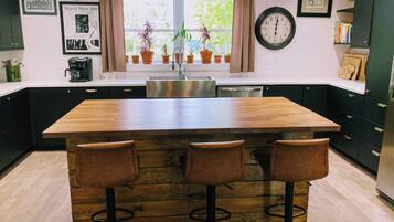 Frigorífic, microones, forn i placa de cuina